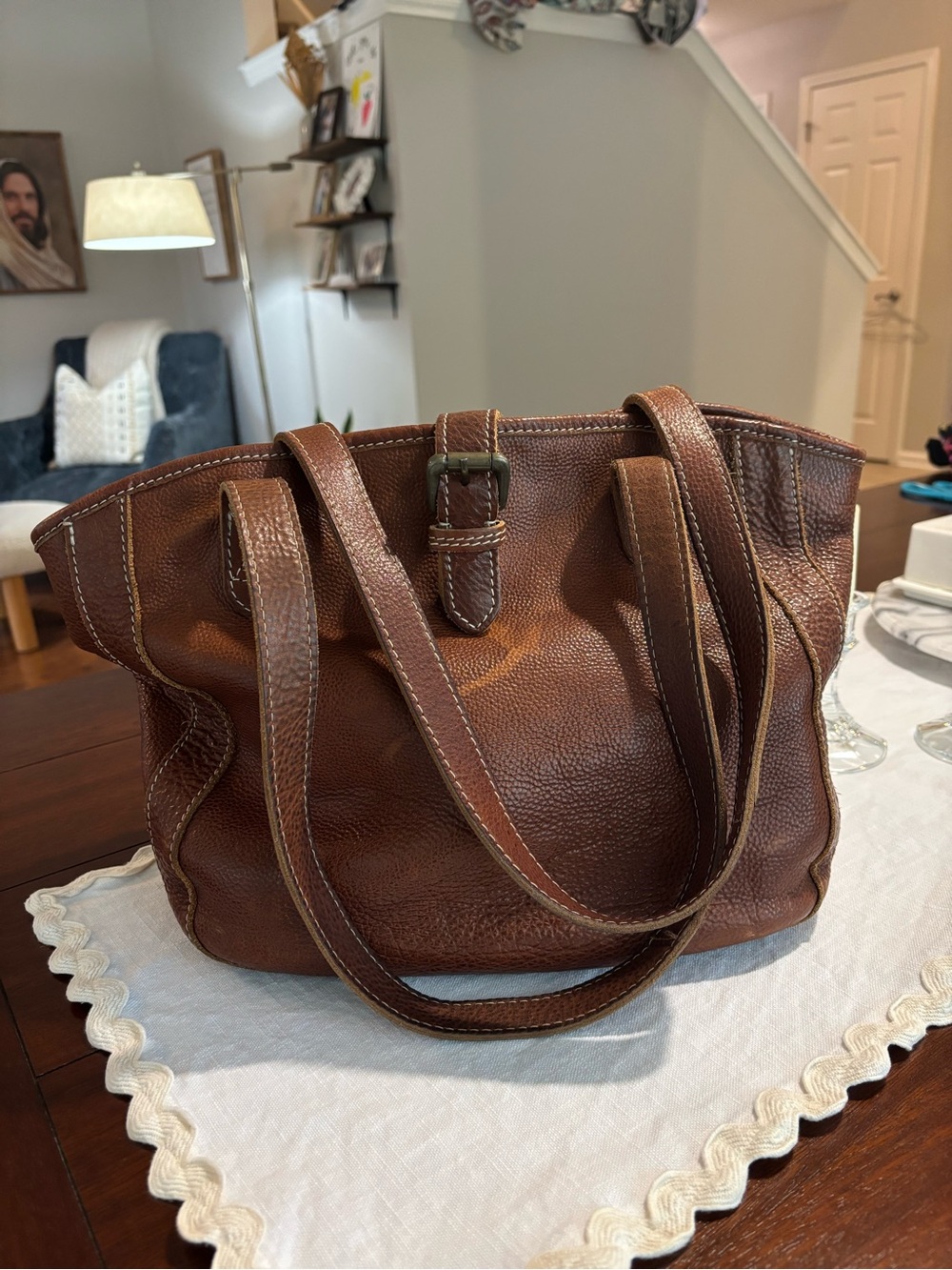 FatFace Leather Tote large magnetic buckle 100% leather no lose seams or odors